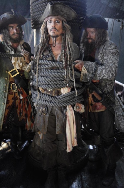 Pirates-of-the-Caribbean-Dead-Men-Tell-No-Tales-2017-Movie-Picture-01  