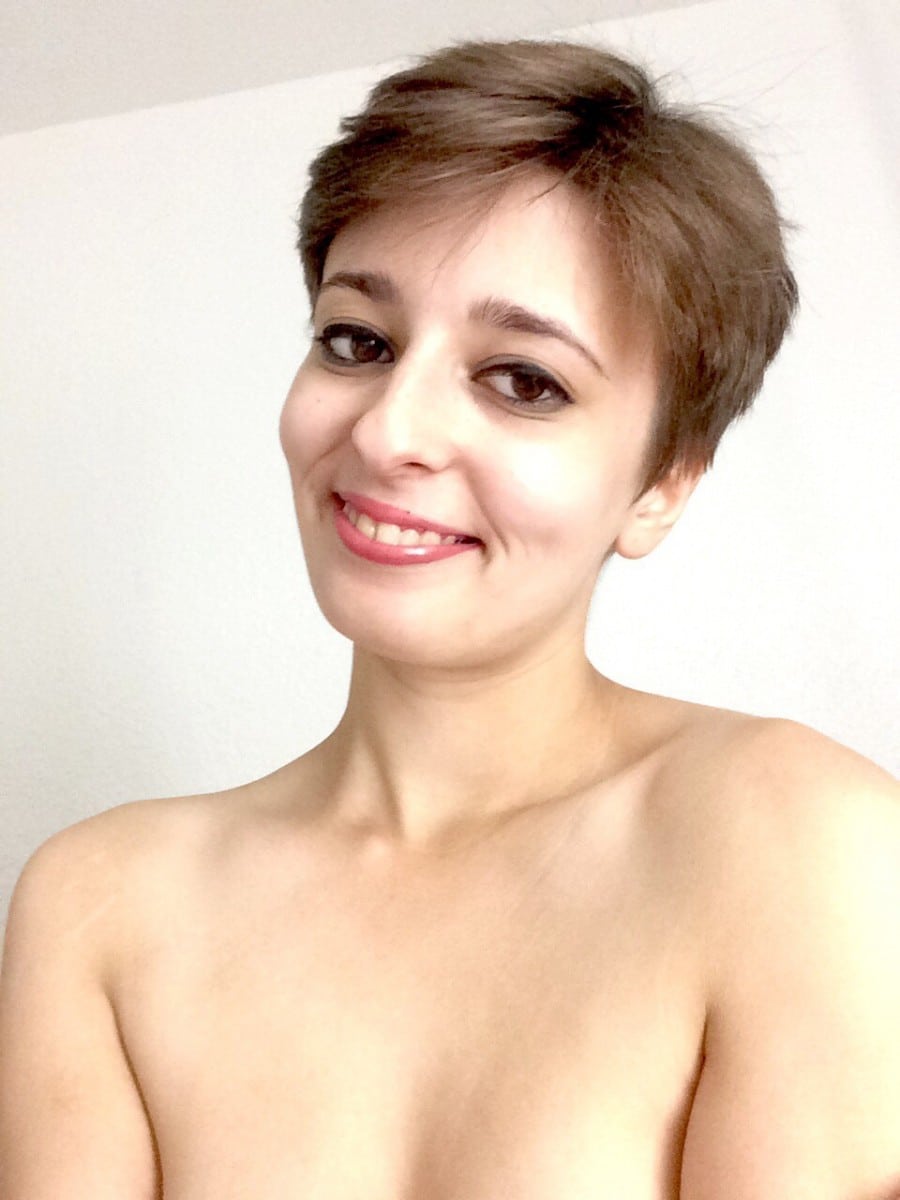 Molly-Saint-Rose-Selfie-Carré-Rose  
