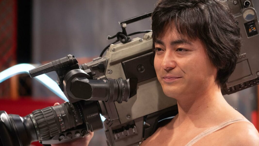 Takayuki Yamada est Toru Muranishi dans la série The Naked Director
