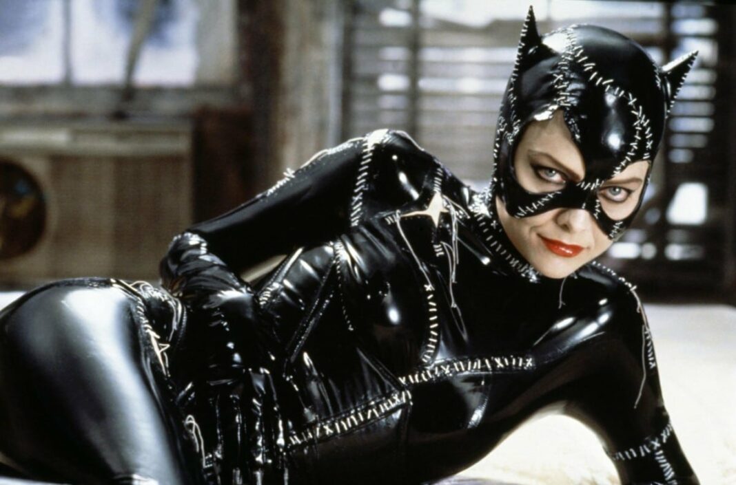 Michelle Pfeiffer en Catwoman / Selina Kyle dans Batman Le Défi de Tim Burton.