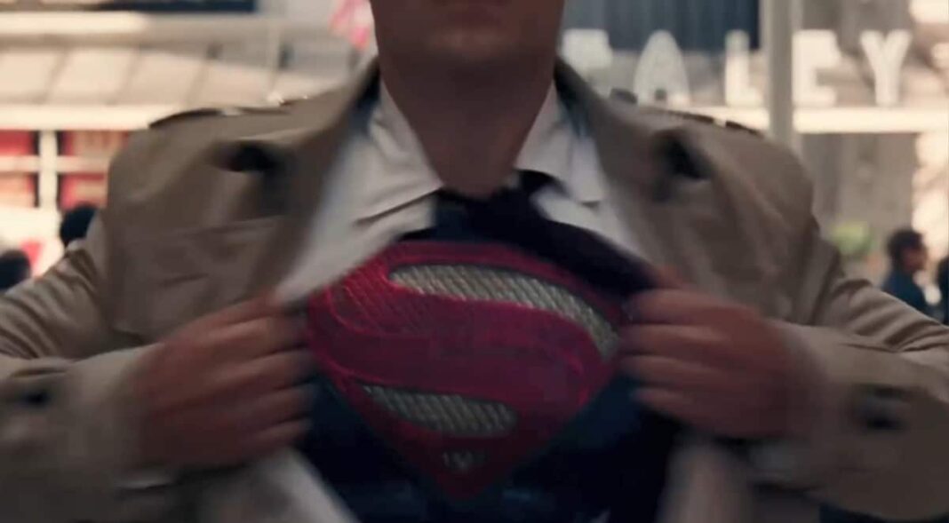 Le costume de Superman dans la fin originale du Snyder Cut de Justice League.