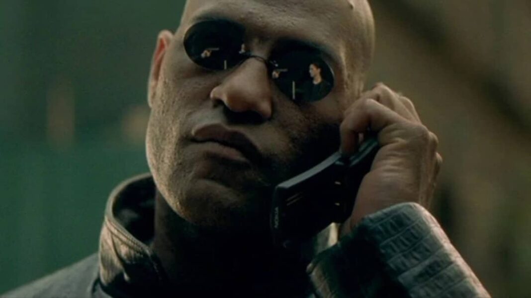 Laurence Fishburne (Morpheus) dans Matrix (1999).