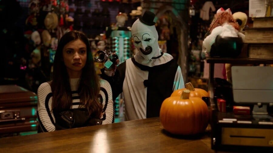 terrifier-2-2022-movie-picture-03  