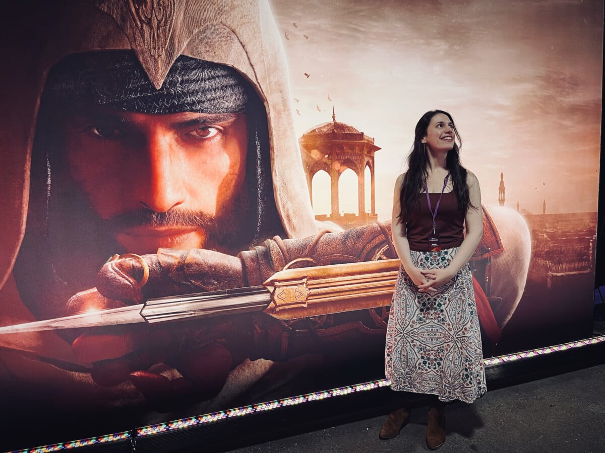 sarah-beaulieu-assassins-creed-mirage-behind-the-scenes-los-angeles-ubi-forward-juin-2023  