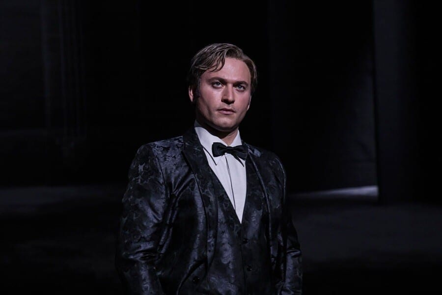 the-opera-valentino-buzza-02